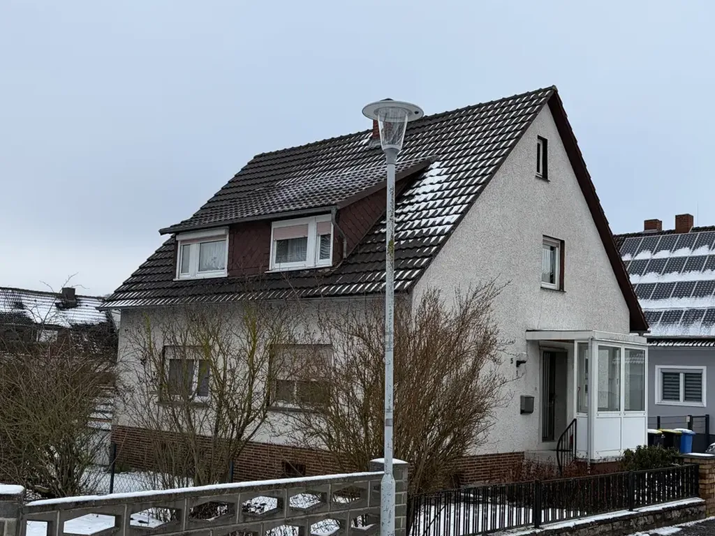 Vorher - Immobilie bei bewölktem Himmel